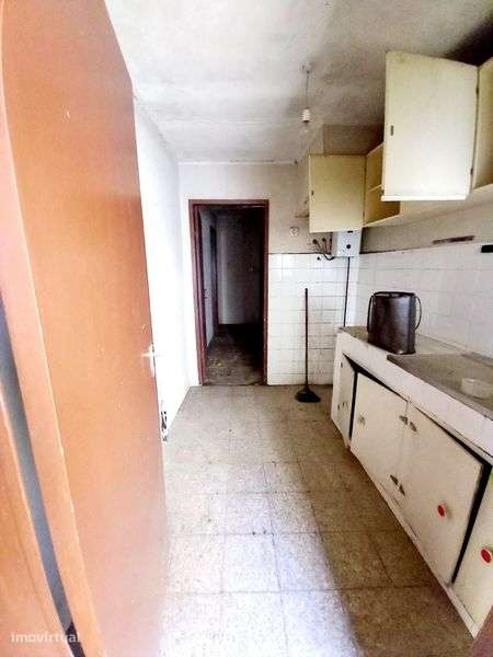 Casa para restaurar - Grande imagem: 5/9