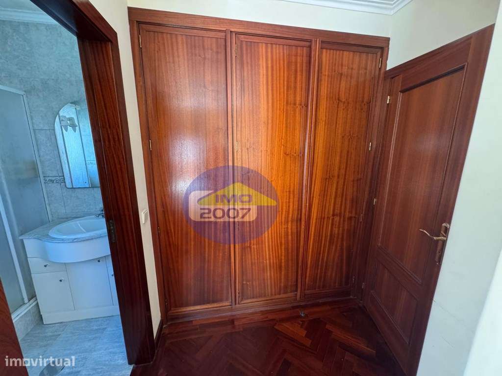 Apartamento T3 com terraço em Paços de Brandão-25