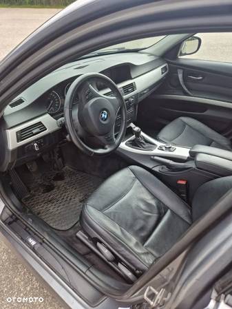 BMW Seria 3 318d DPF Touring Edition Sport - 14