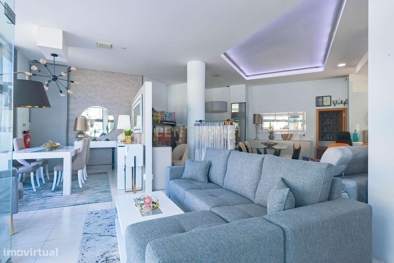 Loja de 3 frentes no coração de Leça da Palmeira - Grande imagem: 5/38