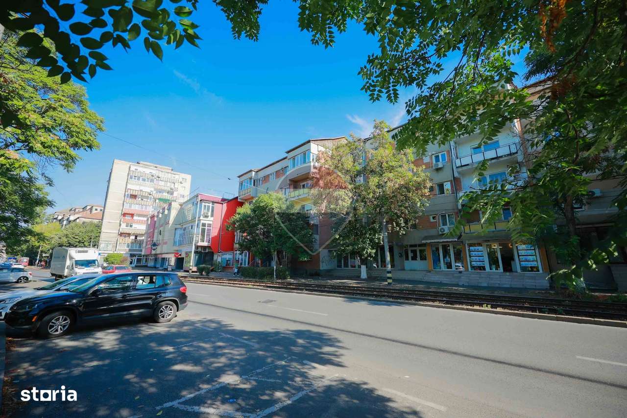 De vânzare apartament cu 4 camere și un loc de parcare, în Rogerius-18