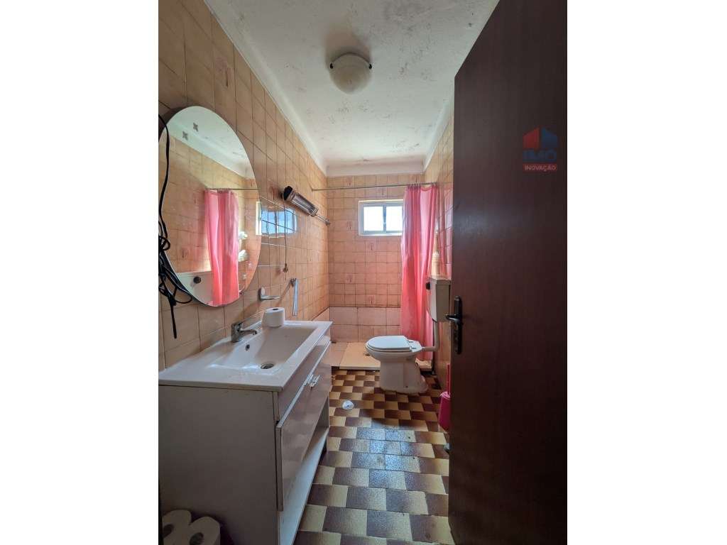 QUINTA COM MORADIA T3 PISCINA TERRENO E ANEXOS-28