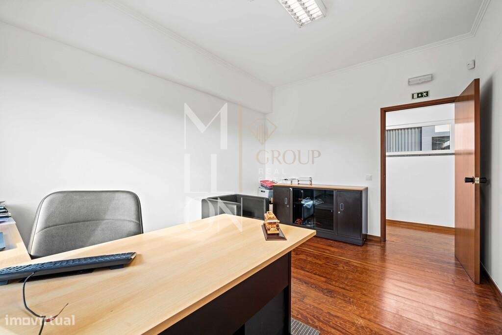 Oportunidade de Investimento Industrial - lote 7.290 m2 com 1.595 m2 d-30