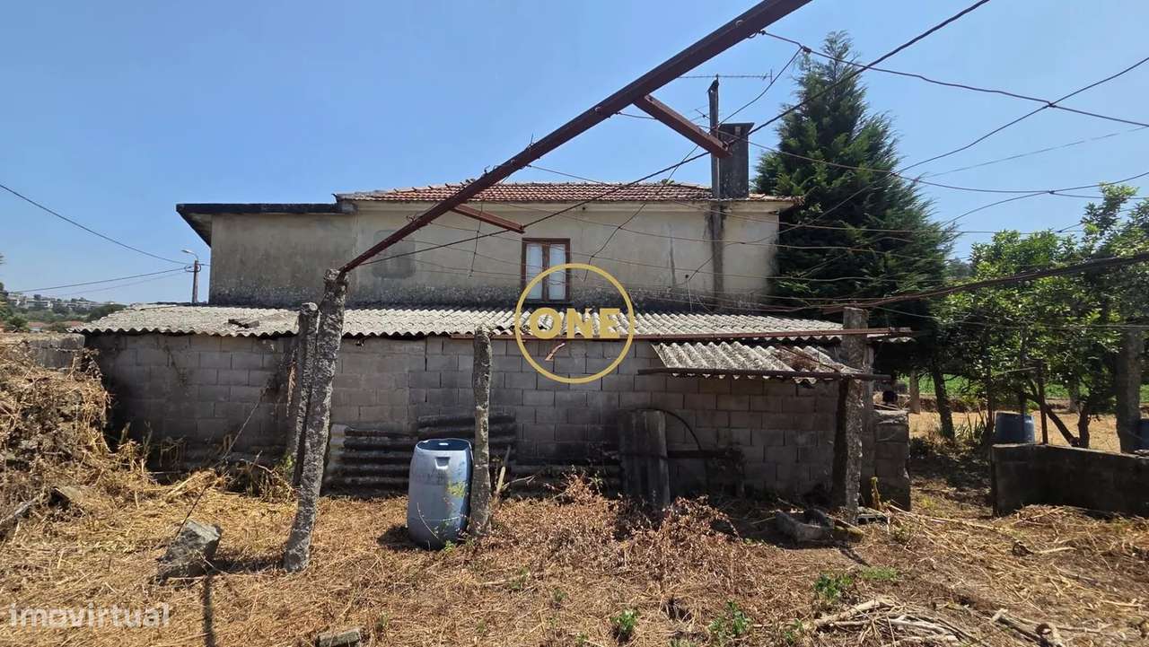 Moradia T4 para Restauro em Lousado com Projeto Aprovado-46