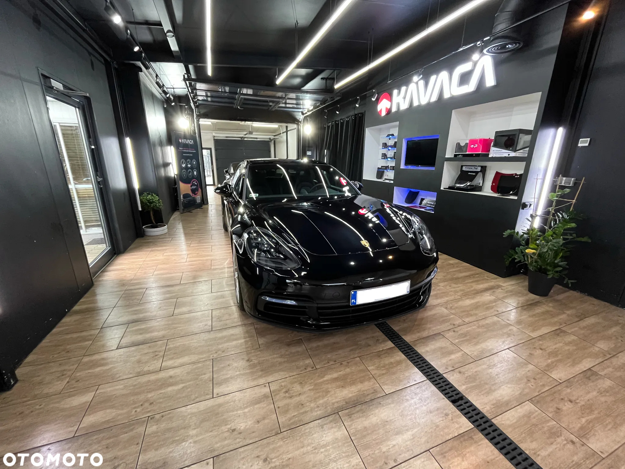 Porsche Panamera 4 E-Hybrid 10 Years Edition - 2