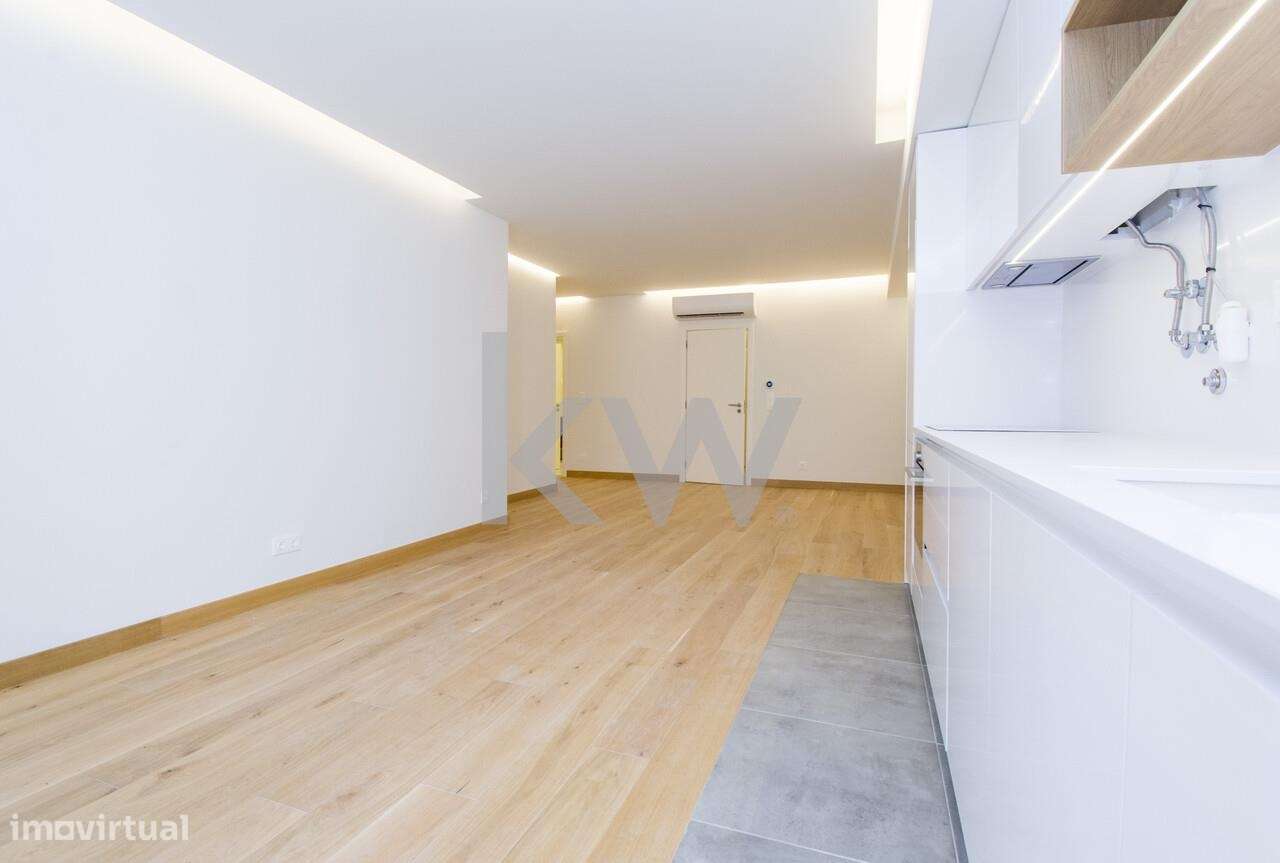 Apartamento T2 de áreas generosas em Venda no Largo do Chanceler, Alfa - Grande imagem: 5/42