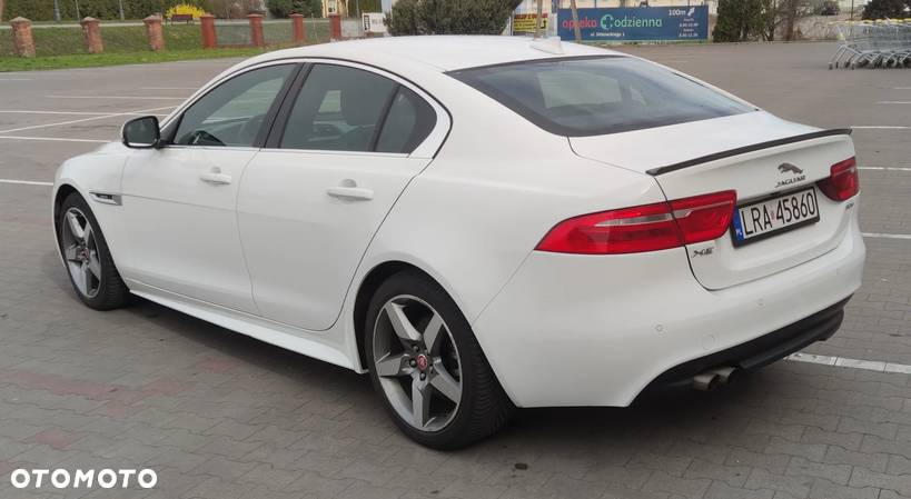 Jaguar XE 2.0 D R-Sport - 9