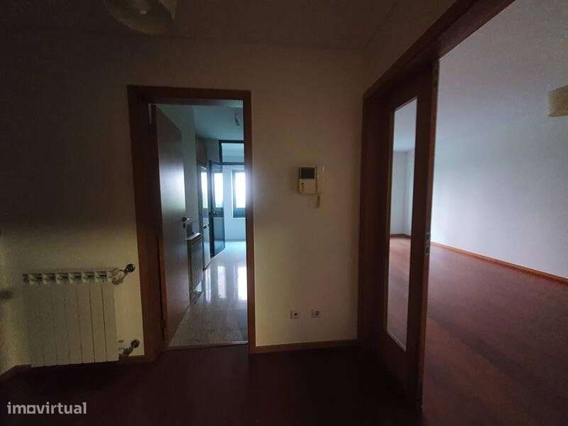 Apartamento T2 em Oliveira do Douro | Excelente localização - Grande imagem: 5/11