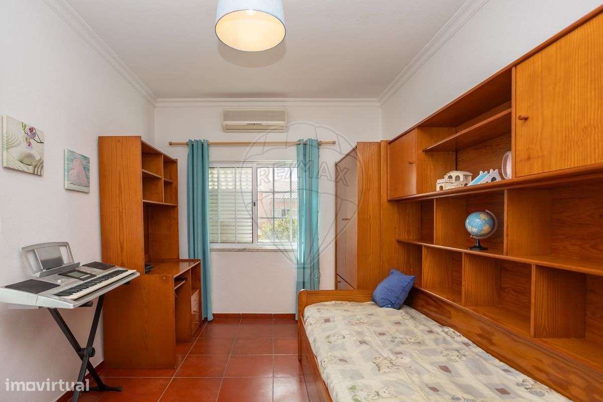 Moradia T4 em Quinta do Anjo-25