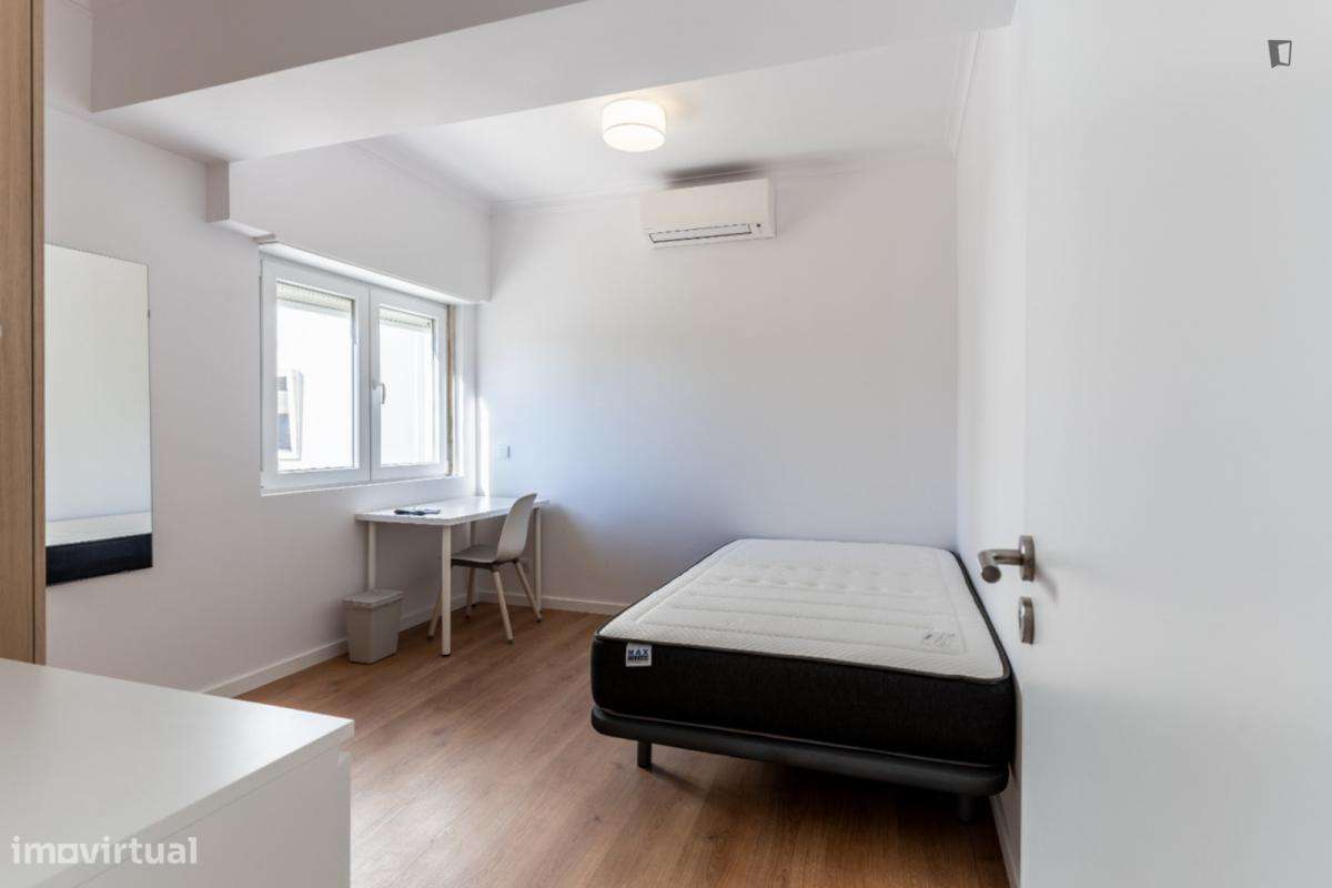 Quarto - localizado em Almada Lisbon - Grande imagem: 4/10