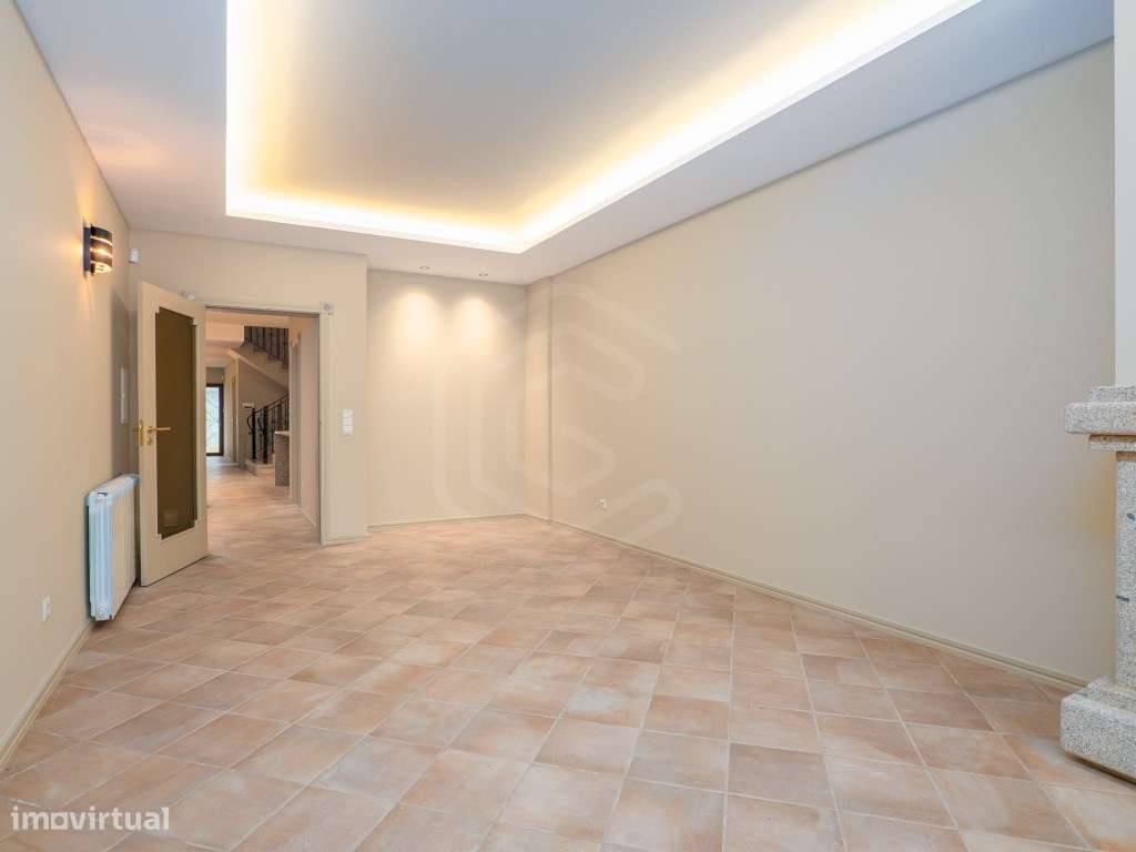 Moradia T2 Reabilitada com Jardim Privativo em Coimbrões - Grande imagem: 5/30