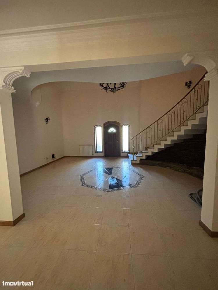 Imóvel de banco : apresente-nos a sua e-28