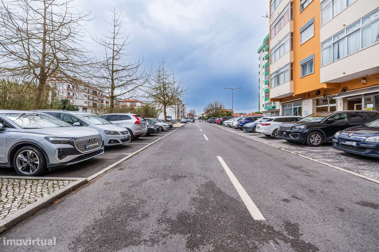 T3 em Mem Martins muito luminoso-36