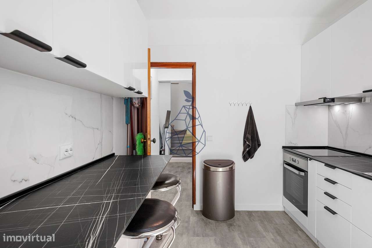Apartamento Duplex T3 mobilado,  3 casa de banho ,Terraço, Vista Mar A-9