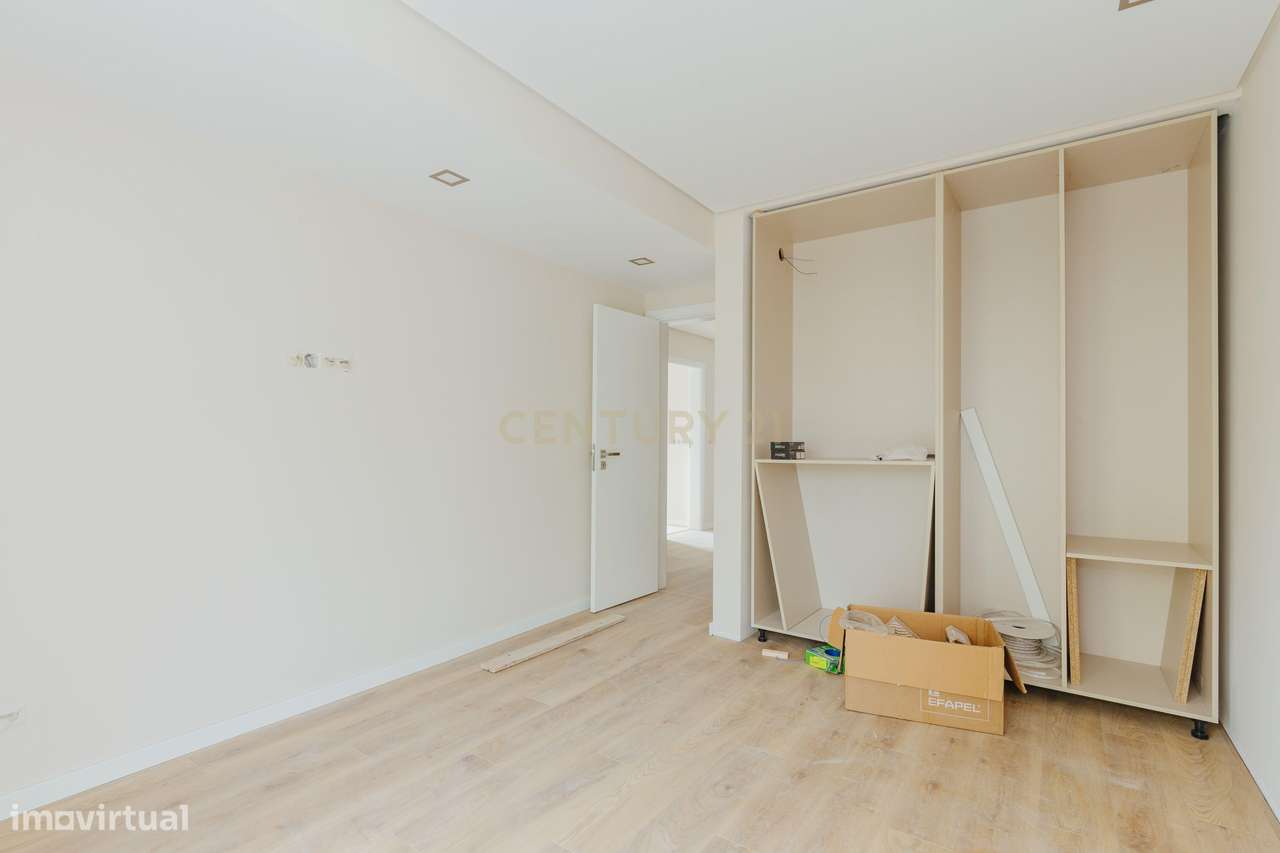 Apartamento T2 Novo com Vista Panorâmica em Loures-58