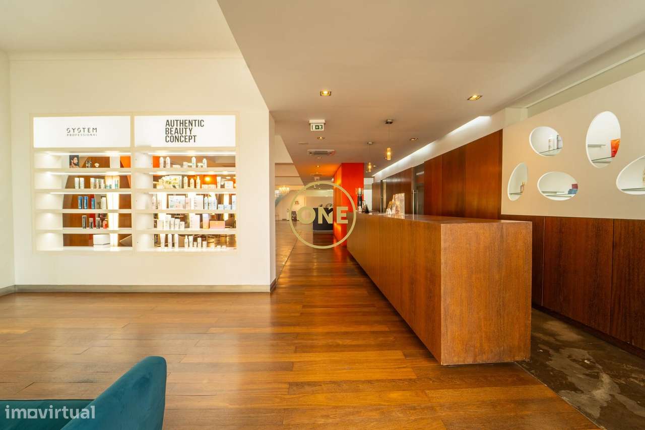 Prédio com Negócio para Rentabilizar — Centro Histórico de Ponta Delga - Grande imagem: 2/26