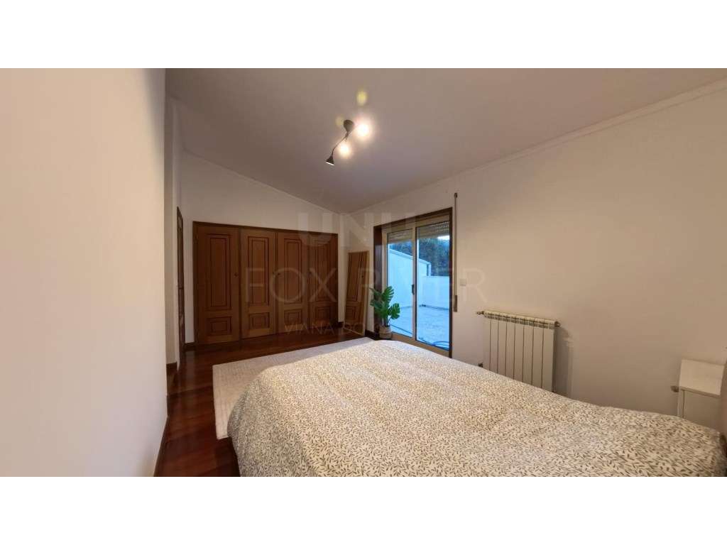 Moradia T4 Geminada na Meadela-7