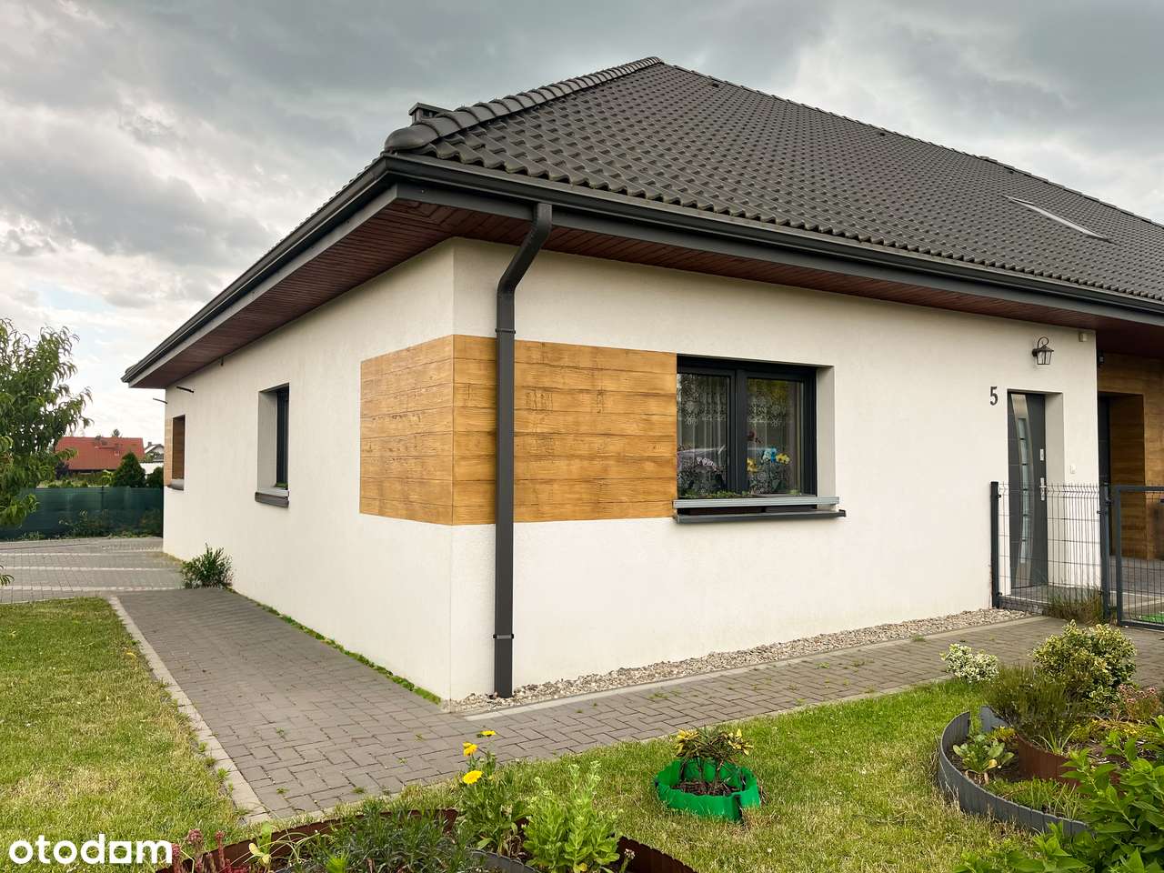 Dom w zabudowie bliźniaczej o powierzcni 104.57 m2 z garażem 22,20 m2 - Pełny obrazek: 5/19