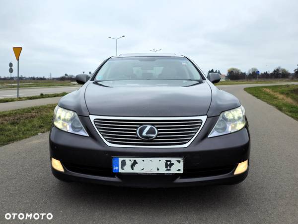 Lexus LS 600h L - 4