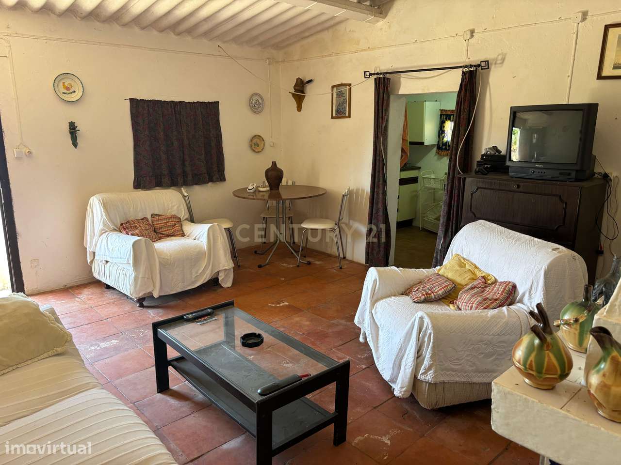 Quintinha com Moradia T2 + Armazém | 2ha vedados | Rio | Fruteiras | A-24