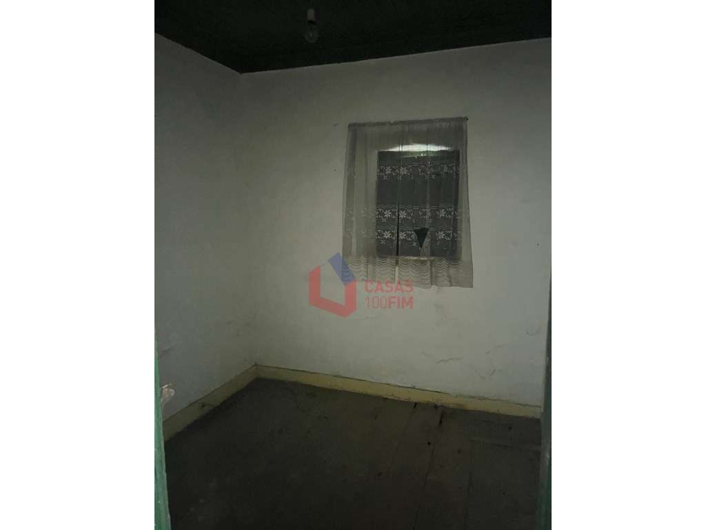 Moradia com 160m2 para reconstrução, com terreno com 720m2. - Grande imagem: 4/14