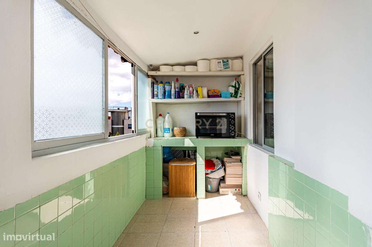 Apartamento com enorme potencial na prestigiada zona da Lapa / Estrela-18