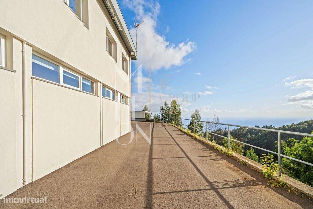 Oportunidade de Investimento Industrial - lote 7.290 m2 com 1.595 m2 d-57