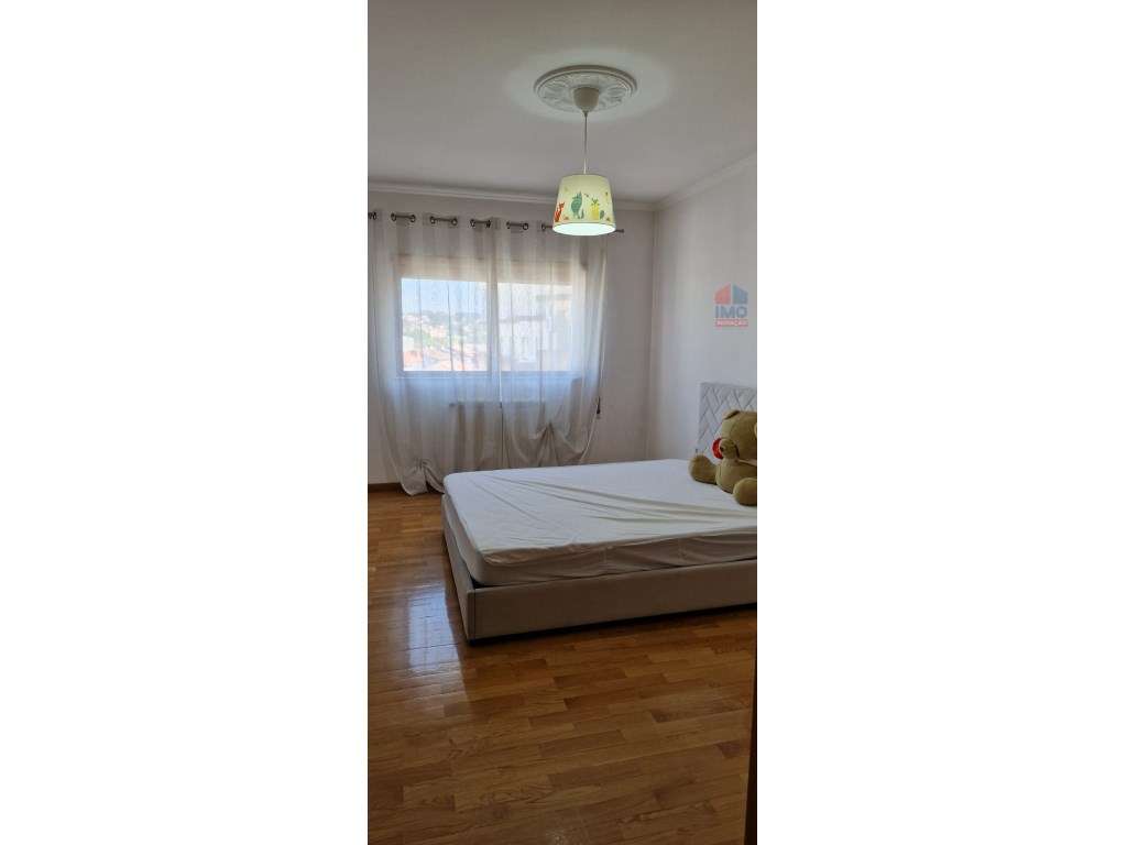 APARTAMENTO T2 COM DUAS FRENTES, SOTÃO E GARAGEM | VILA REAL-3