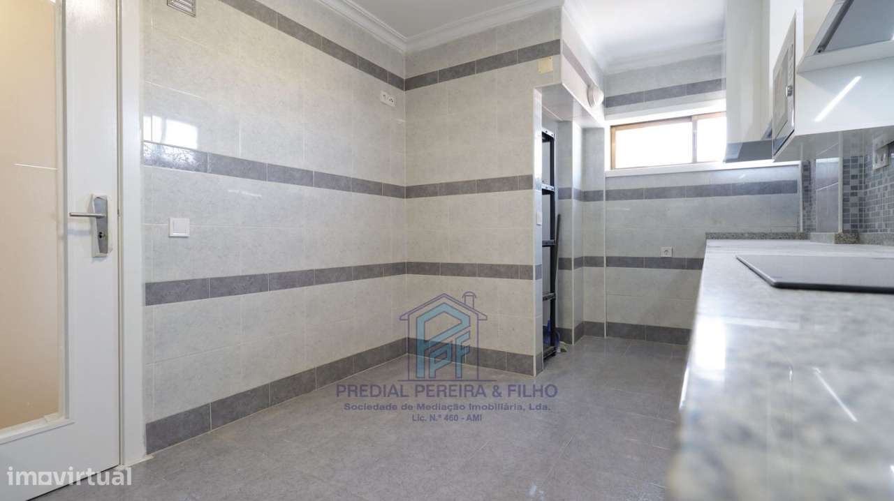 Apartamento T2 Remodelado - Rio Tinto | Centro - Junto ao Continente-10