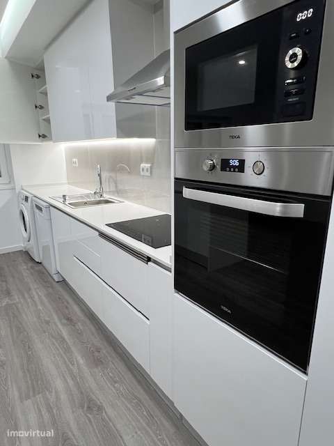 T2 c/ Quintal a ser totalmente REMODELADO!  Em frente ao Alfeite. - Grande imagem: 4/15