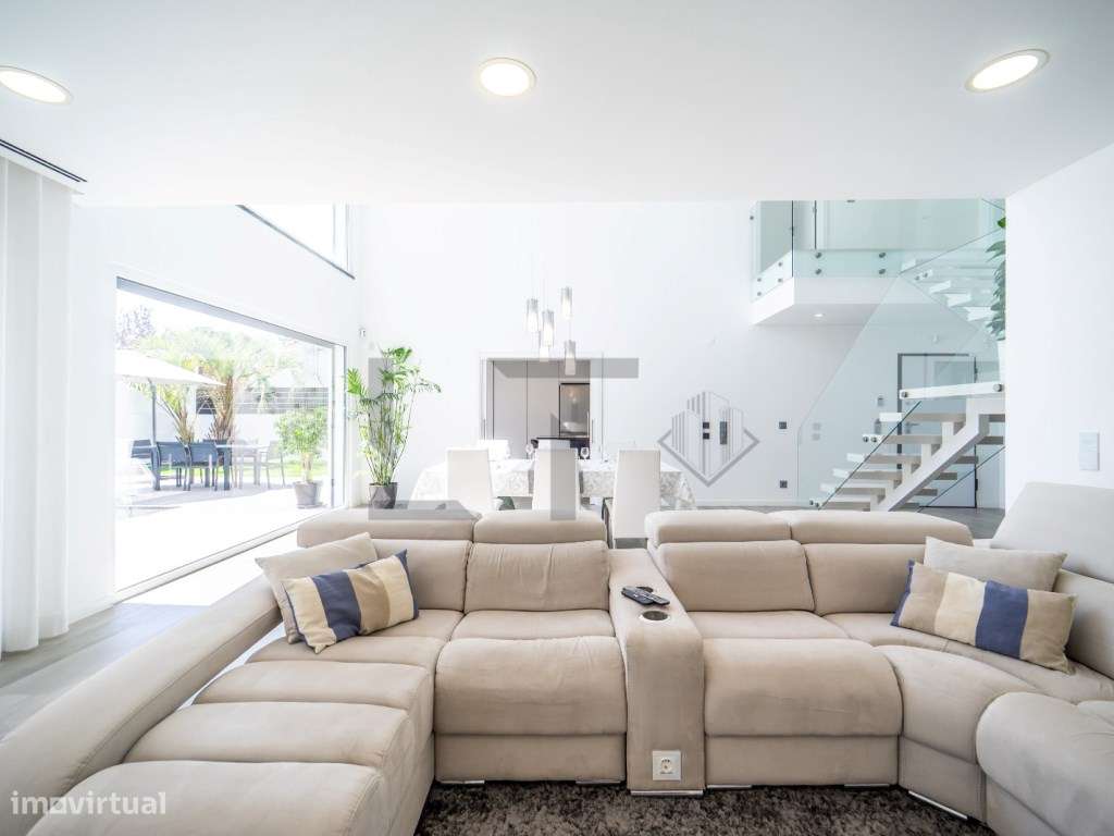 Moradia T4 Smart Home com Piscina, para Venda na Aroeira, Charneca ...-18