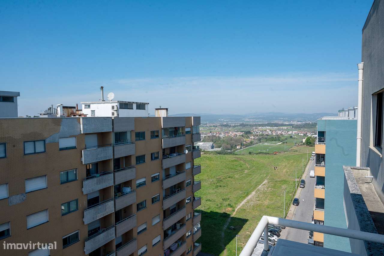 T3 com excelentes áreas em zona central - Grande imagem: 2/33