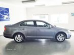 VW Jetta 1.6 TDi Confortline - 5