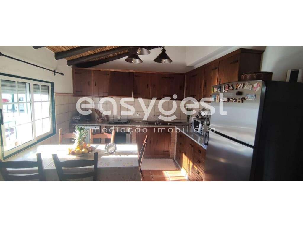 Moradia com logradouro e garagem localizada na cidade de Serpa - Grande imagem: 4/17