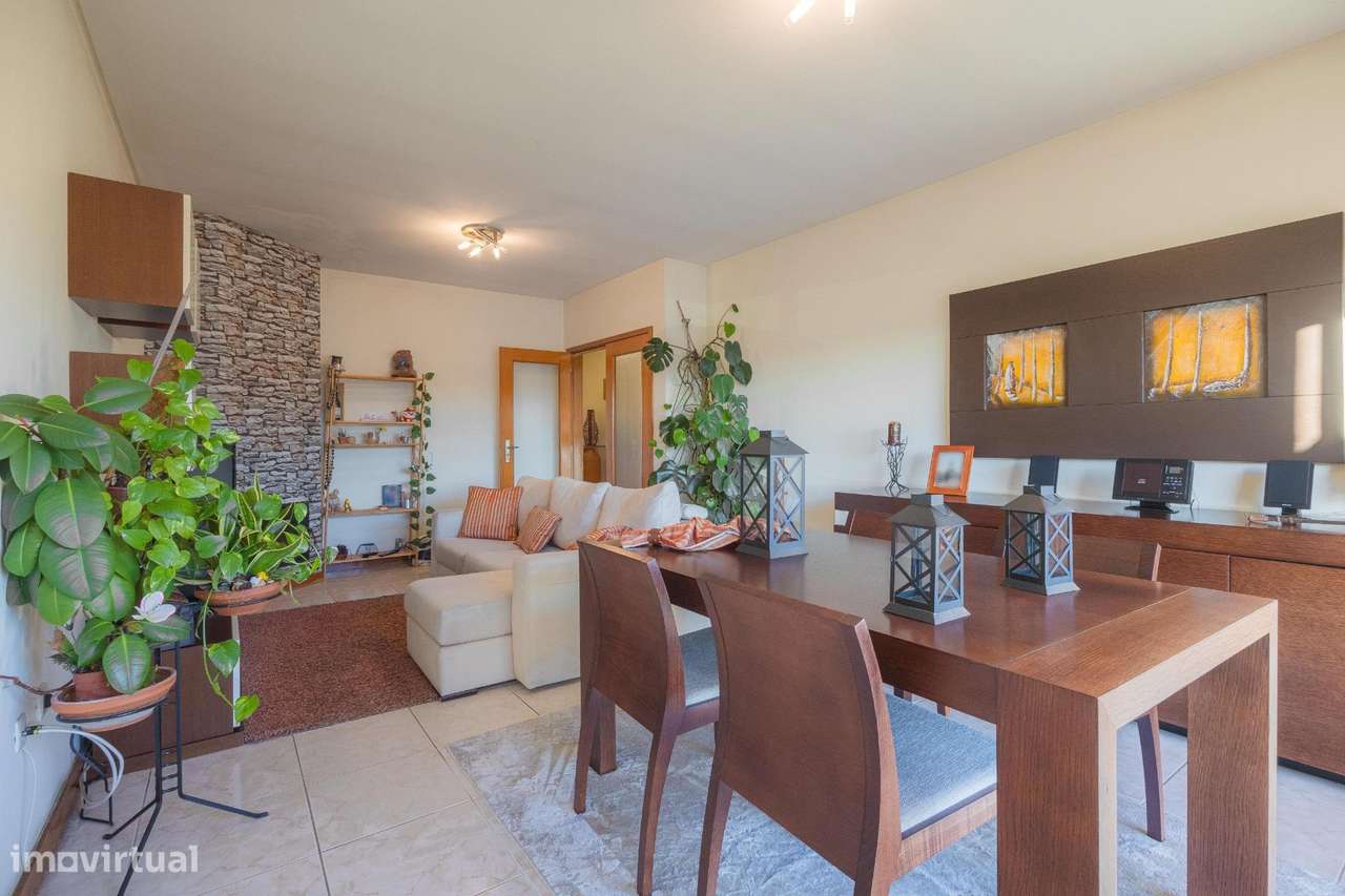 Apartamento T2, Gondomar, com varanda e 2 lugares de garagem-4