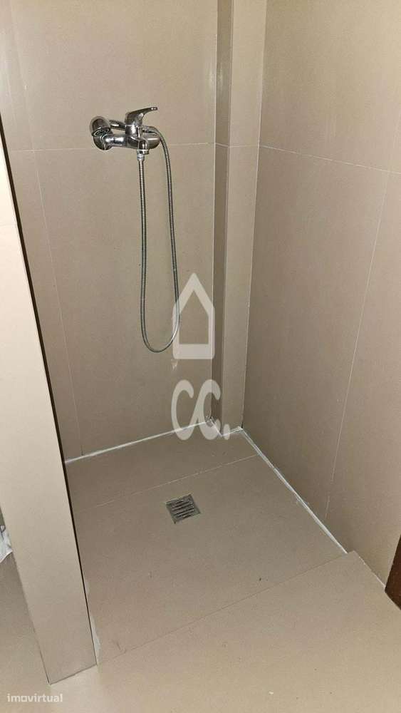 Andar de moradia V3 com terraço, localizada perto da biblioteca-27