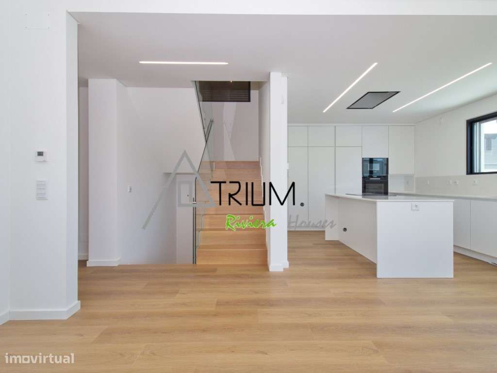 Moradia T4+1 Isolada com piscina e jardim nova-19