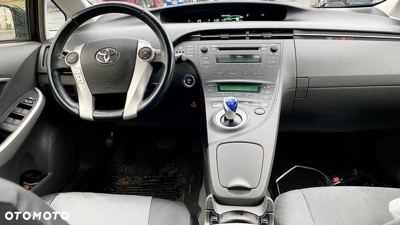 Toyota Prius (Hybrid) - 15
