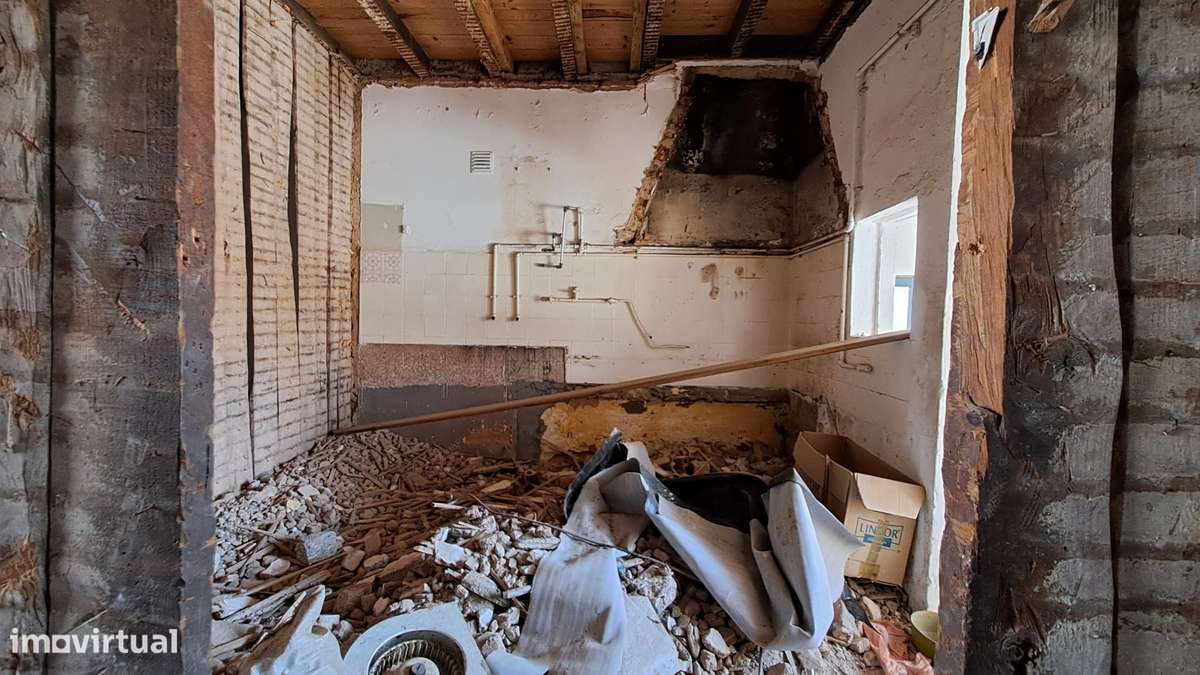 Moradia T3 - Bairro Norton de Matos - Com Projeto Aprovado-13