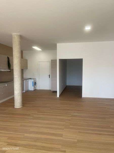 Loja convertida em apartamento80m2, 3 vagas +3 arrumos, - Grande imagem: 5/12