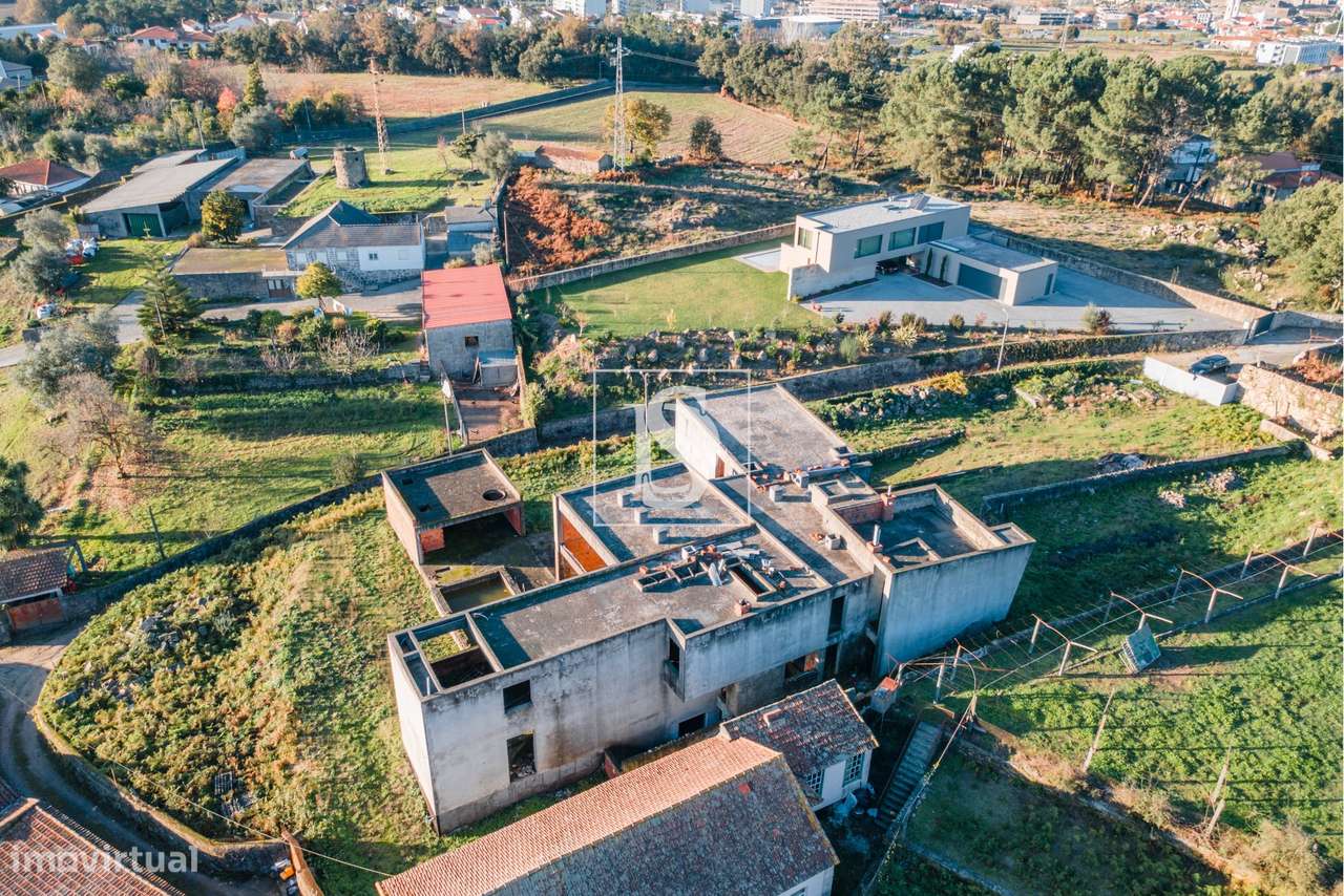 Projeto de Luxo para Concluir – Terreno + Estrutura em Alvelos-23