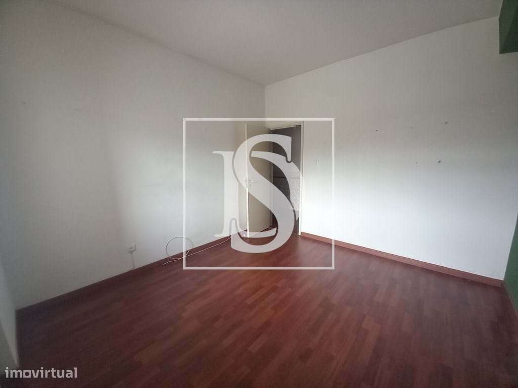 Apartamento T2 Remodelado no Coração do Montijo-21