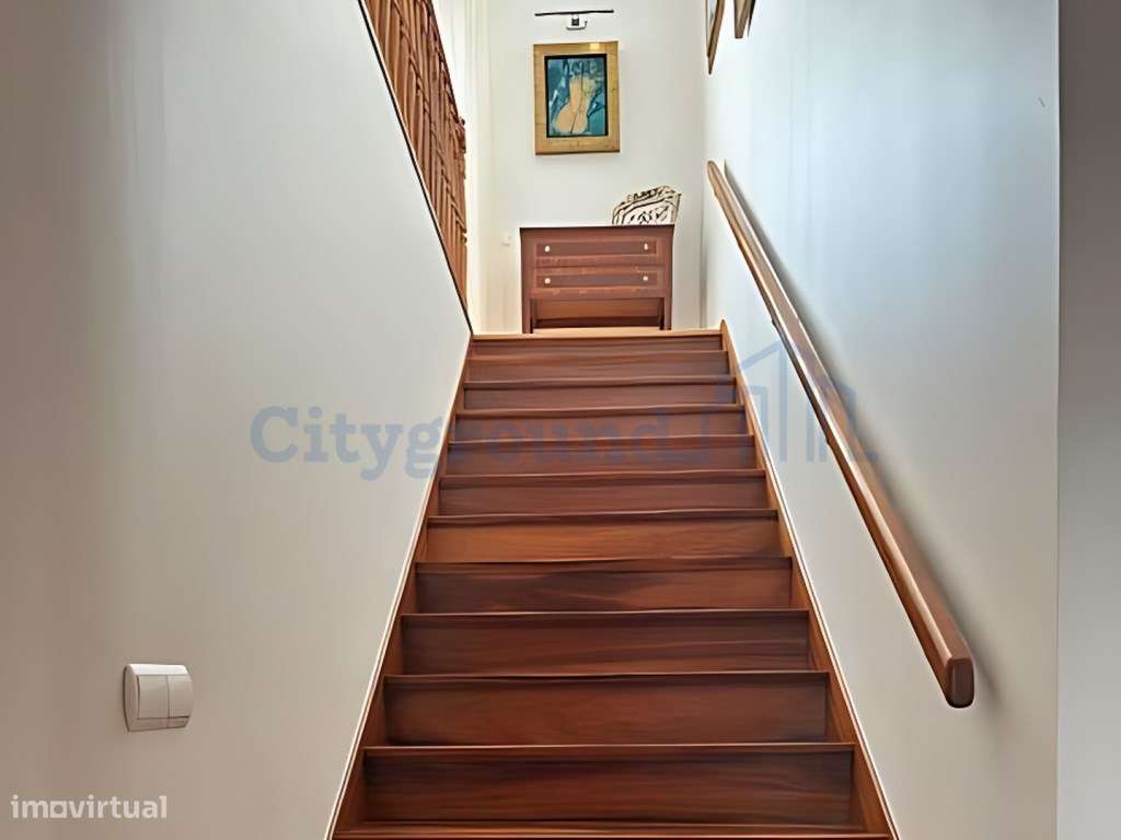 Duplex T3 com Varandas, Terraço e Vista Desafogada para o Castelo d...-12