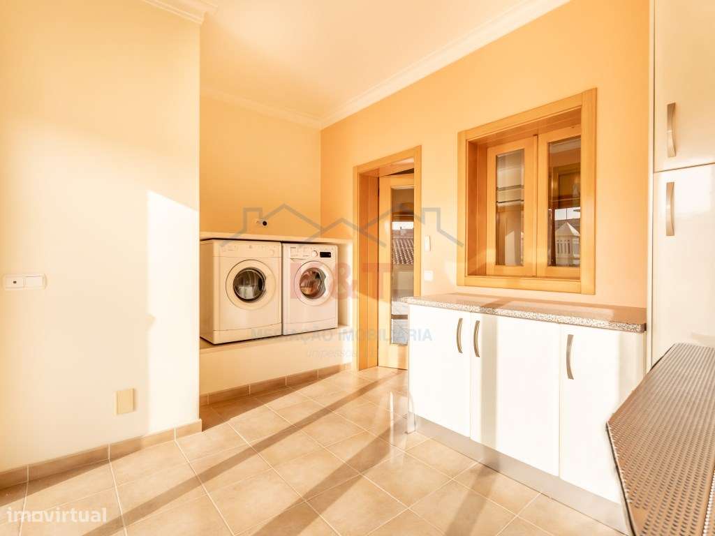 Moradia T5 de Luxo + Apartamento T3 - Lagoa-26