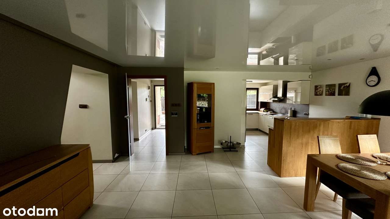 Przestronny dom z garażem i ogrodem blisko lasu-12