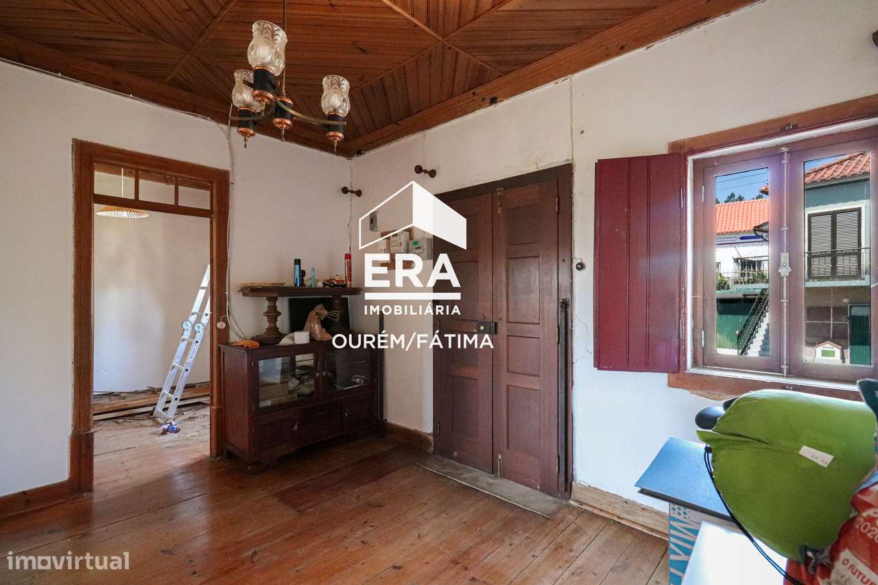 Moradia T4 inserida num terreno com 8550 m² em Tomareis - Grande imagem: 4/37