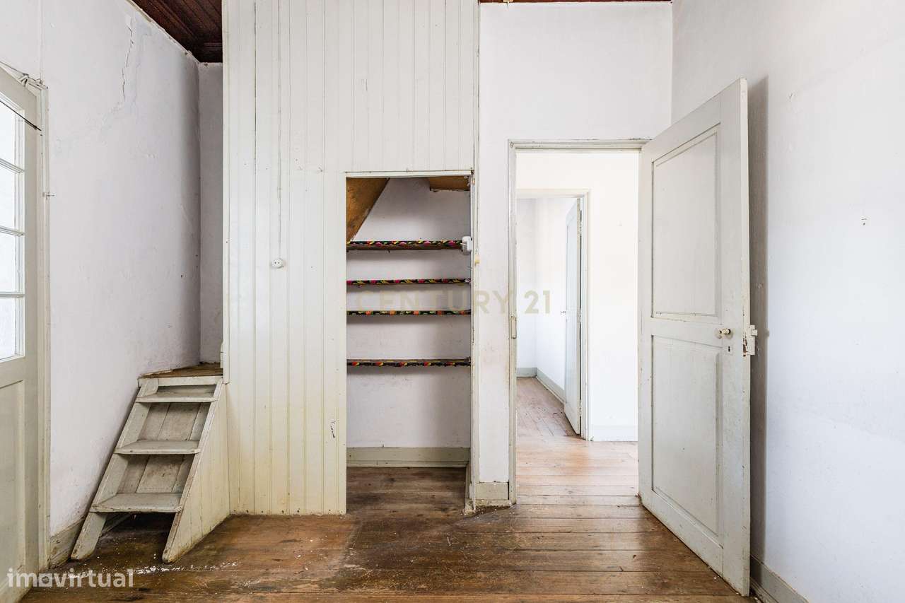 Moradia p/ reconstrução em Leiria junto ao centro da cidade - Grande imagem: 5/25