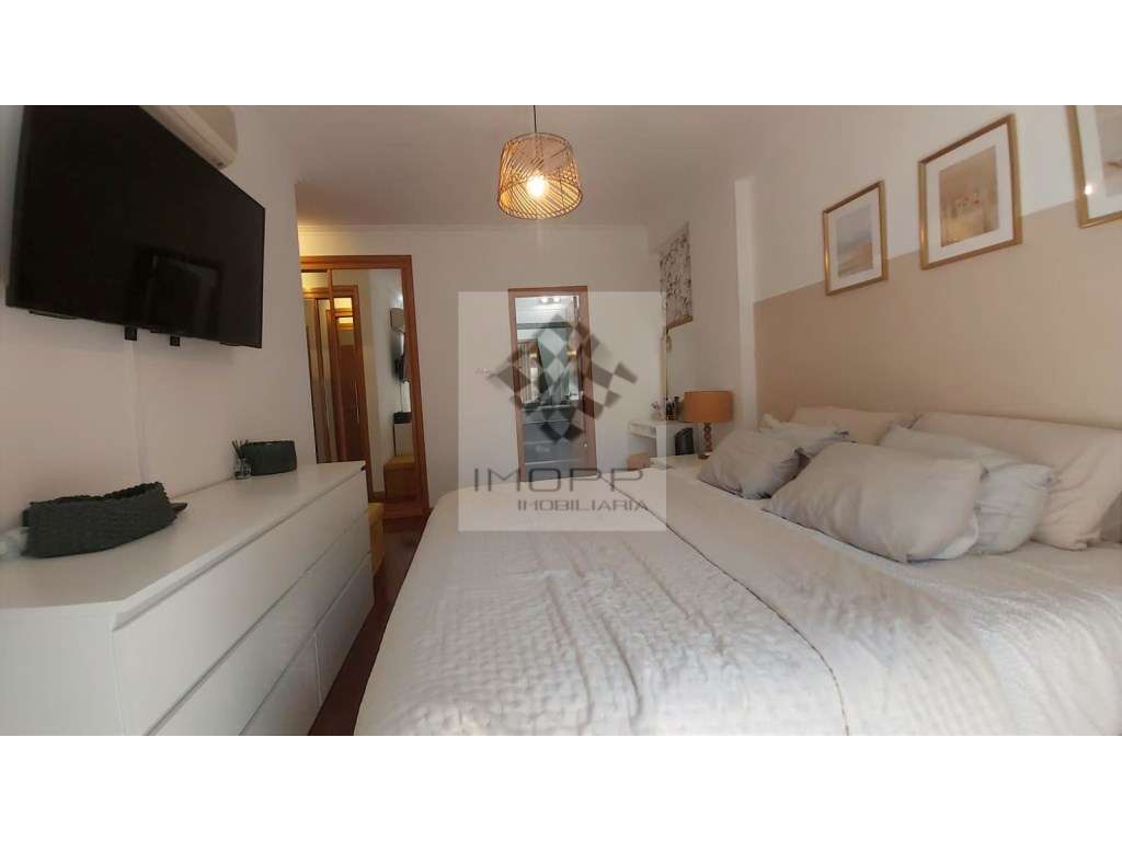 Fabuloso T4 na Radial em Odivelas com estacionamento!-21