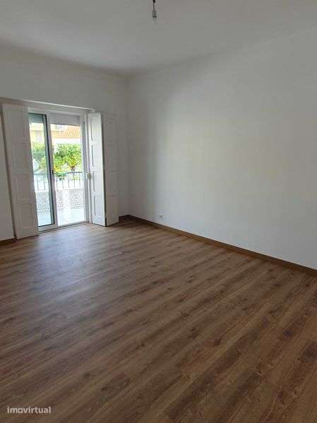 Andar de Moradia com garagem e quintal - Grande imagem: 4/12