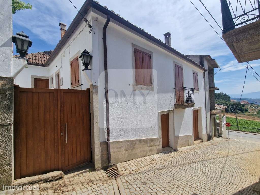 Moradia de rés do chão e andar em Abaças, Vila Real-20